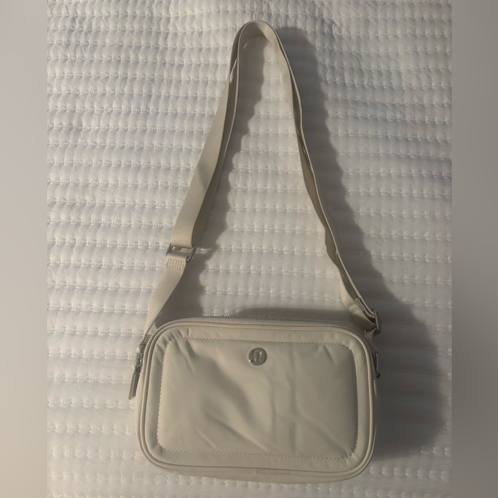 Lululemon crossbody camera bag